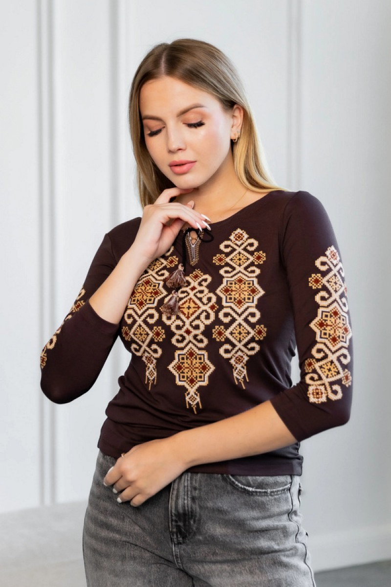 Футболка шоколадна з коричневою вишивкою Еллада, M