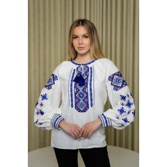 Біла вишиванка з синім орнаментом Руслана