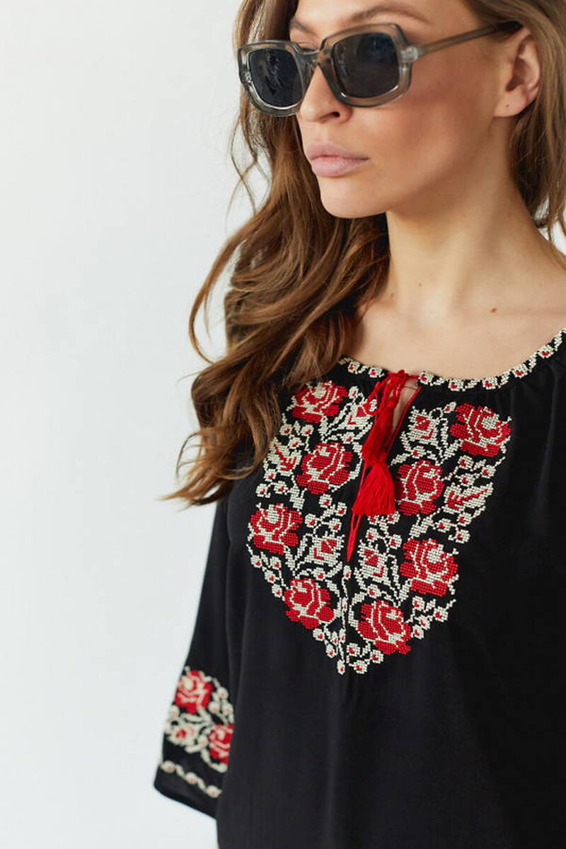 Women's embroidered shirt "Rose Dewdrops" black