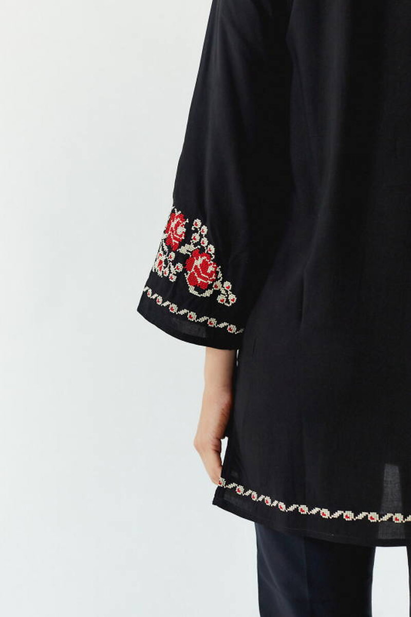 Women's embroidered shirt "Rose Dewdrops" black