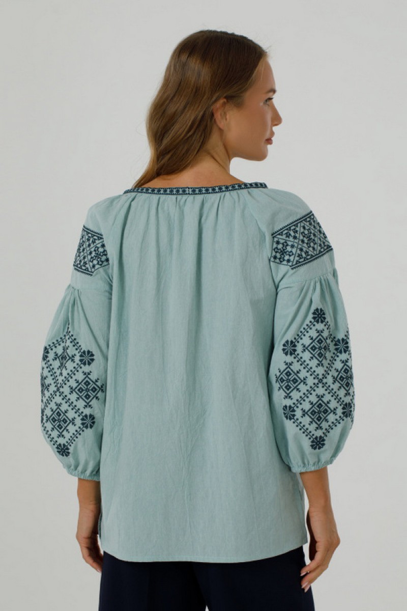 Вышиванка  мятного цвета с орнаментом «Краса» (батист-жатка)