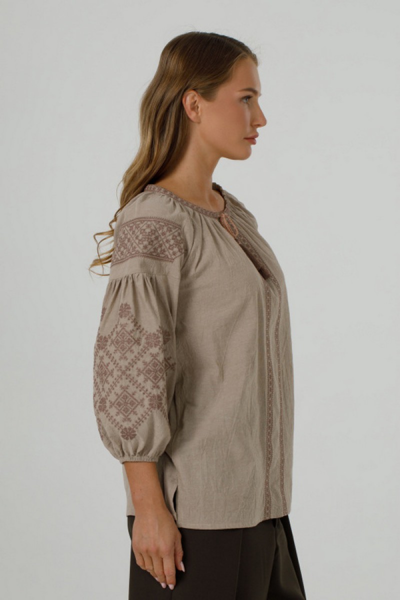 Бежевая вышиванка с орнаментом «Краса» (жатый батист)