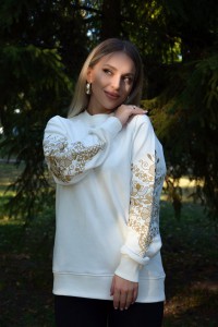 Женская белая толстовка с вышивкой "Цветущий сад"