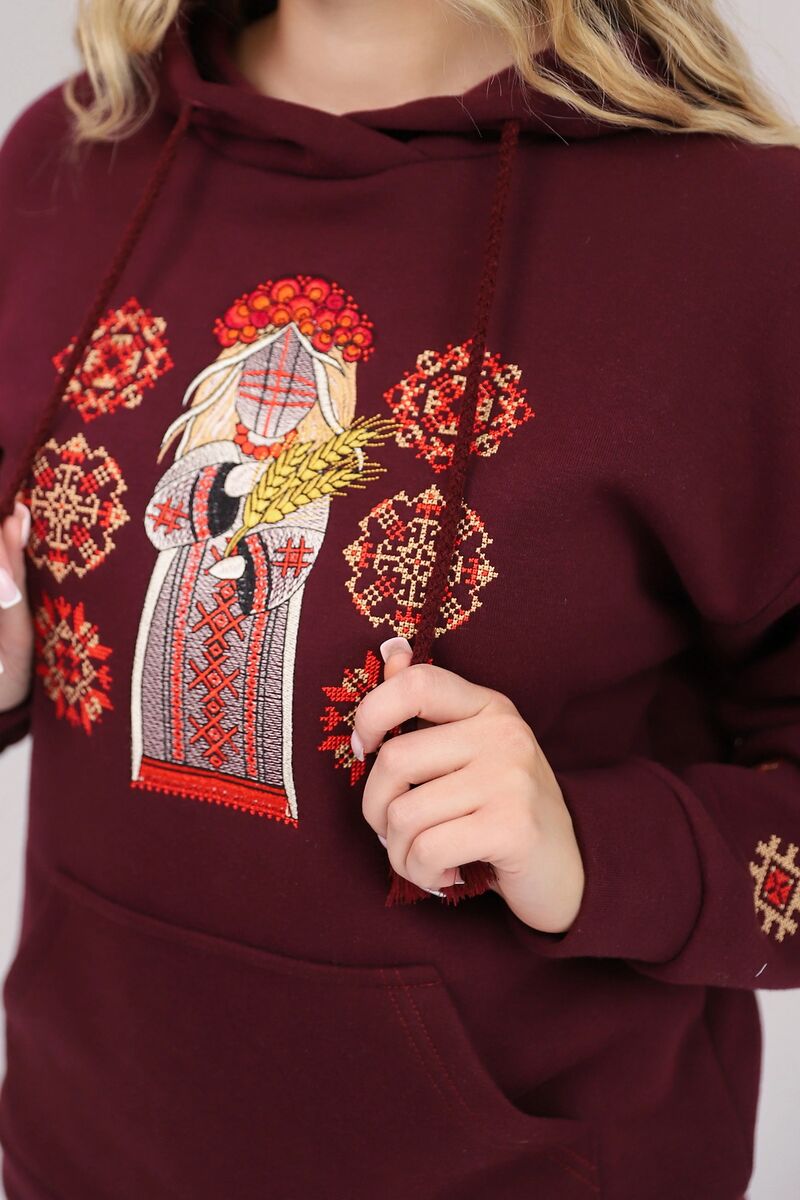 Женское худи с вышивкой Мотанка бордовый