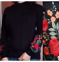 Embroidered sweater for women in dark-blue with a bouquet of flowers,