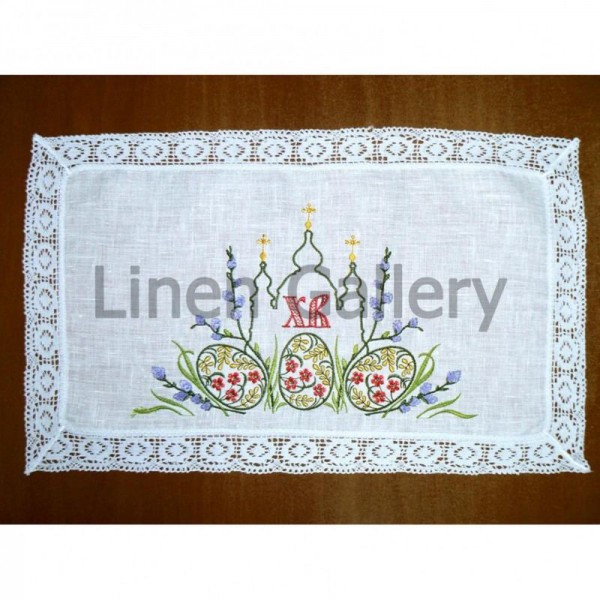Napkin with embroidery and lace 