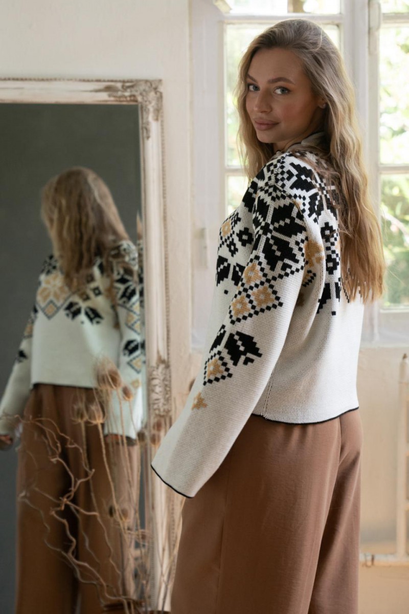 Яркий свитер-вышиванка «Саломийка» (бежевый с черным), 50% шерсть / 50% акрил