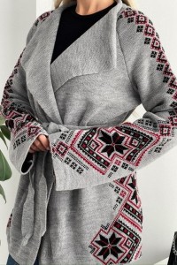 Кристина,  вязаный кардиган в этно-стиле 