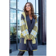 Nicole, a warm knitted checkered cardigan
