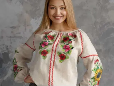 A Beautiful Ukrainian Embroidery of Poppies & Leaves. Folk Textiles.